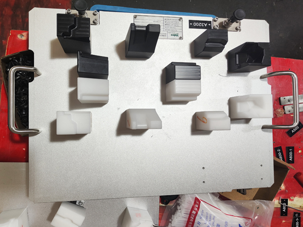 格柵燈透鏡安裝夾具